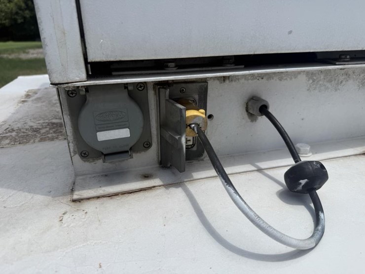 #48-•-onan-cummins-generator-on-trailer-image-12