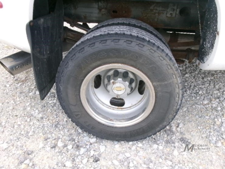 2001-chevrolet-silverado-3500-image-9
