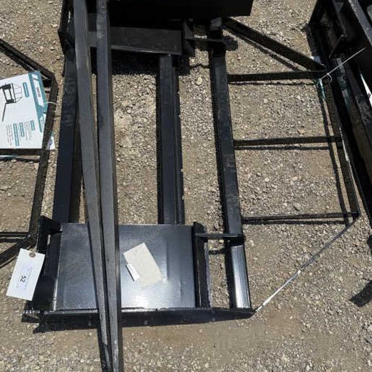 #52 • Skid Steer 48" Adjustable Forks