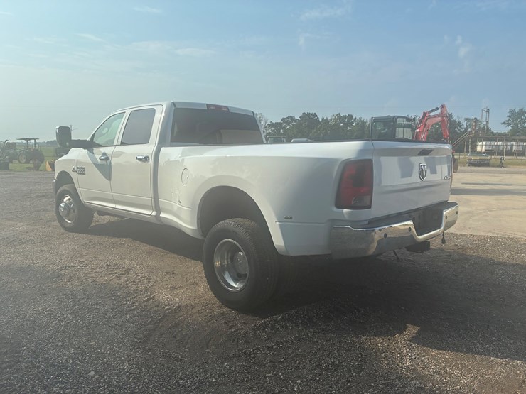 2014-dodge-3500-image-6