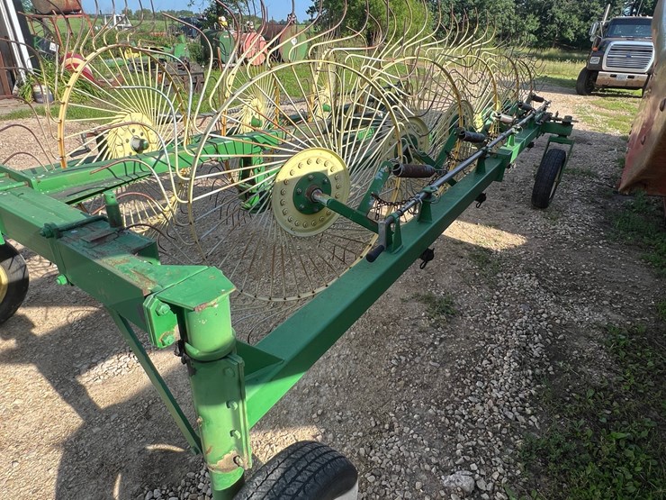 #9573-•-10-wheel-v-rake-image-4