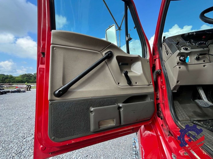 2007-sterling-l9500-image-66