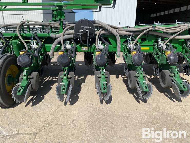 2022-john-deere-1775nt-image-15
