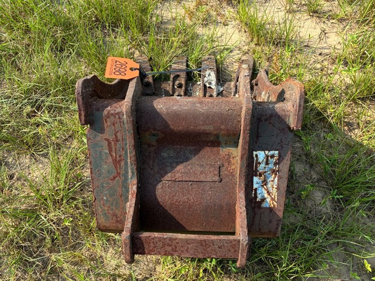 #2698-•-bobcat-bucket-image-3