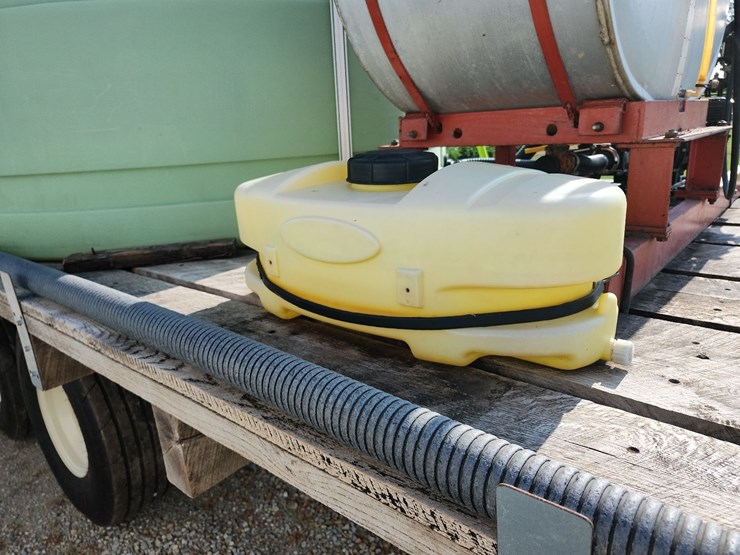 spray-wagon-on-unverferth-mccurdy-g12-running-gear-with-native-flat-rack-image-28