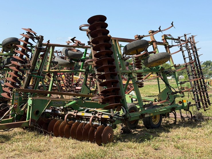 john-deere-726-image-1