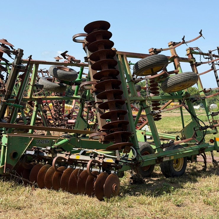 JOHN DEERE 726