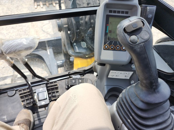 2022-deere-60g-image-26
