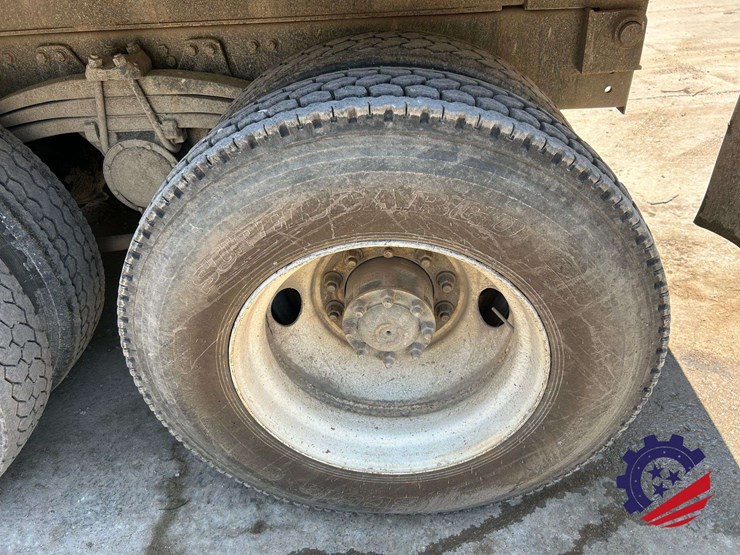 1999-volvo-truck-vnm84-tri-axle-dump-truck-image-7