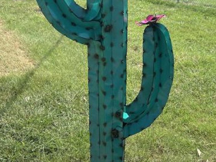 #118-•-metal-art---tall-cactus-w/-pink-flowers-image-1