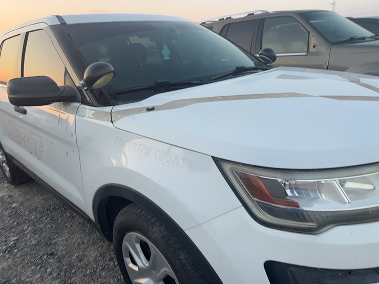 2017-ford-explorer-image-15