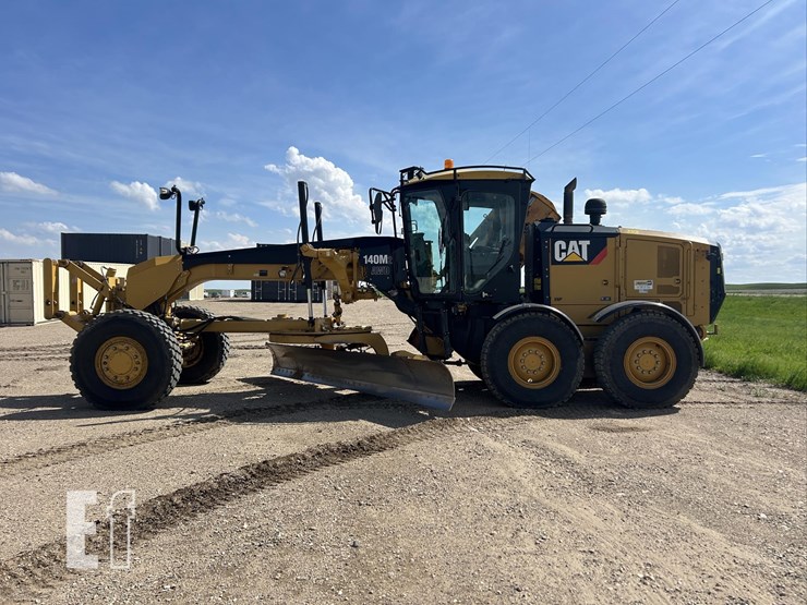 2011-caterpillar-140m2-awd-image-8