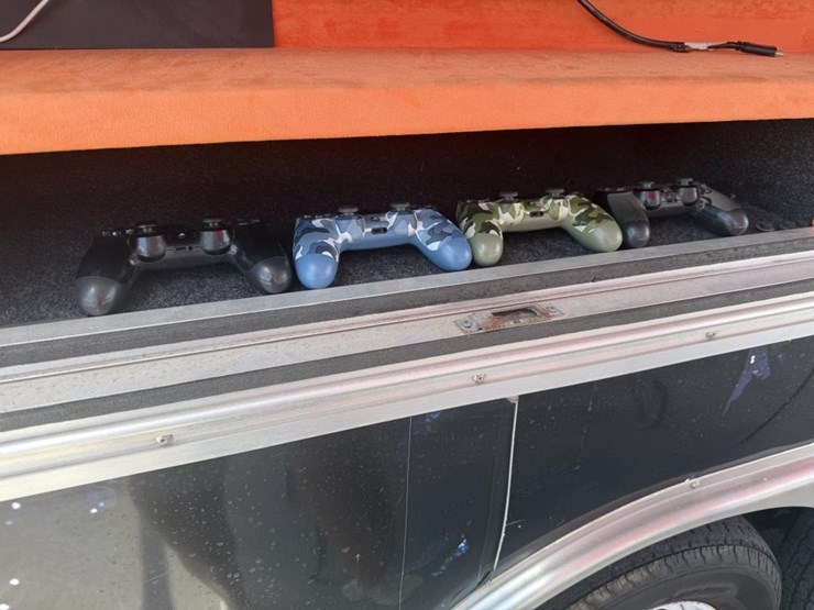 #63-•-2016-lark-20'-gaming-trailer-�-fully-equipped-image-8