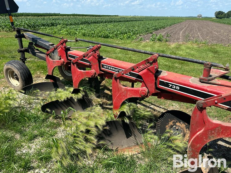 international-735-image-18