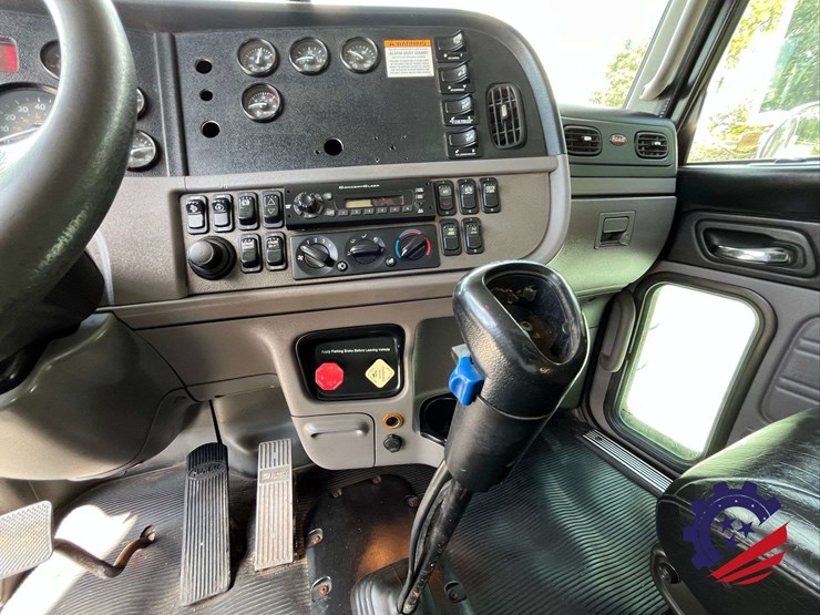 2013-peterbilt-367-image-78