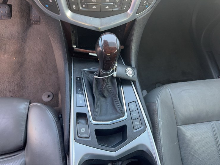 2012-cadillac-srx-image-32