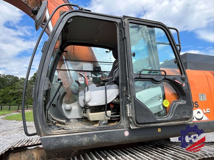 2018-hitachi-zx300-lc-6n-image-83