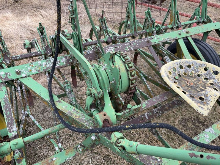 john-deere-chisel-plow-image-10