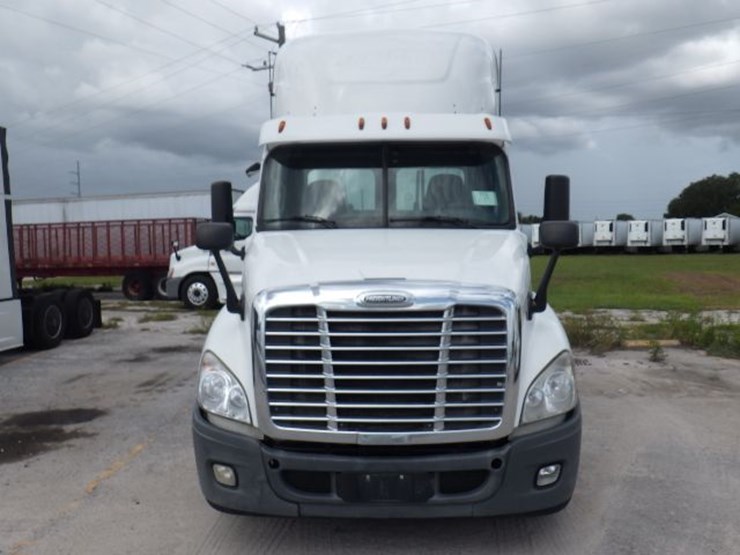 2016-freightliner-cascadia-125-evolution-image-2