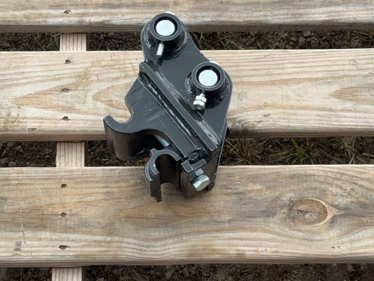 mini-excavator-quick-change-attachment-image-1
