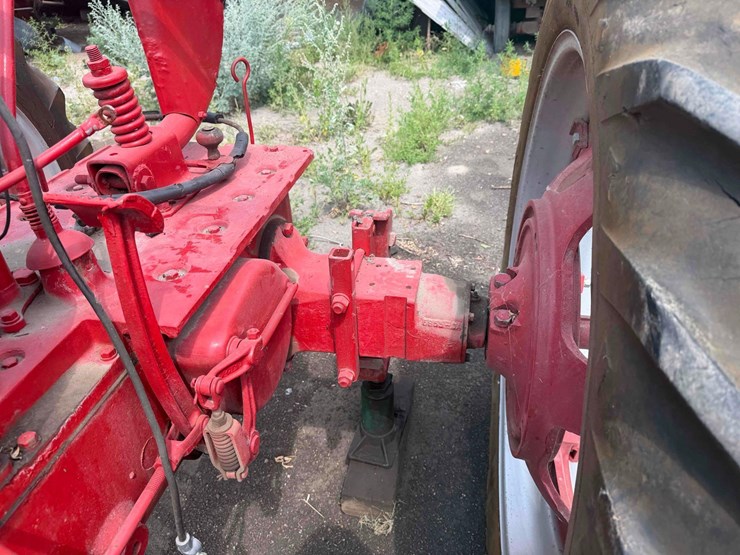 mccormick-farmall-h-tractor-image-16