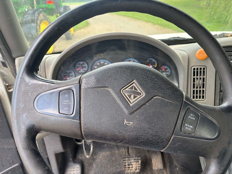 2011-international-durastar-4400-image-27