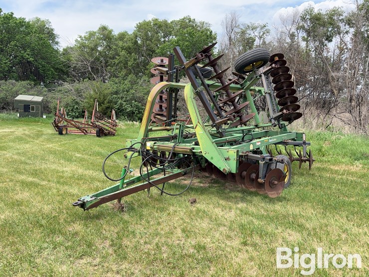 john-deere-235-image-1