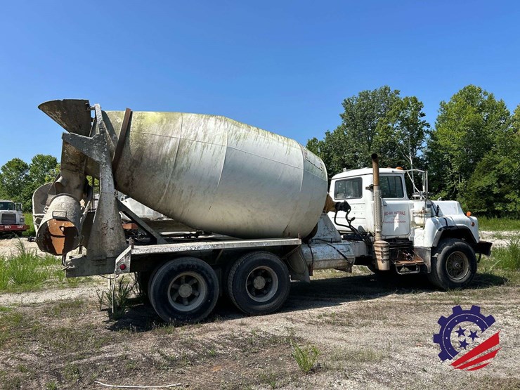 1995-mack-dm690s-image-3