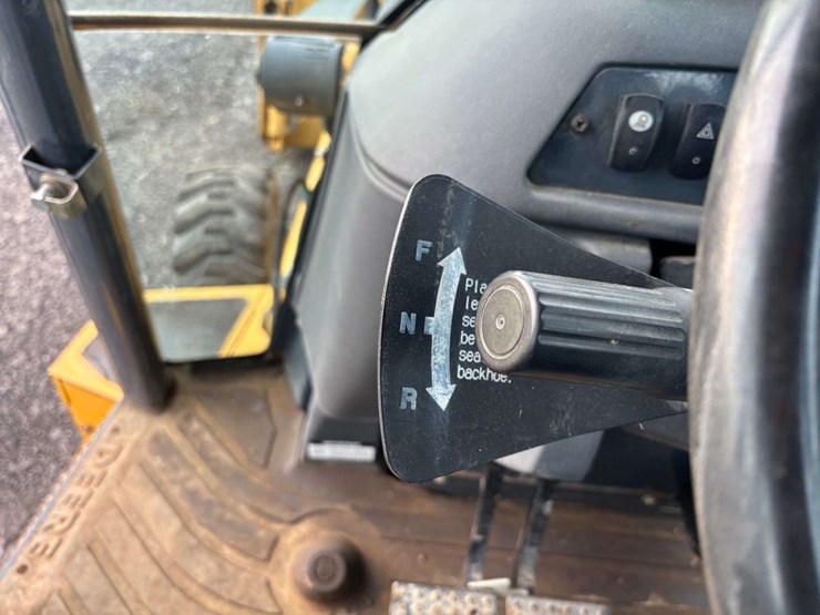 2010-deere-310j-image-22