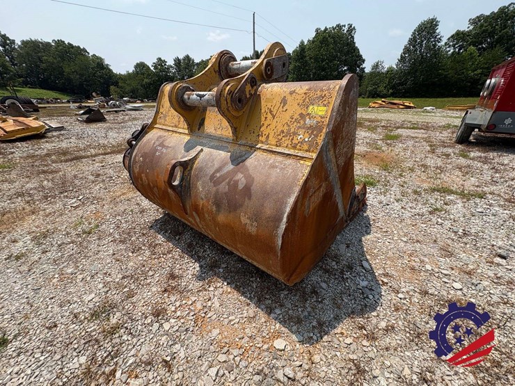 cat-72"-336-excavator-bucket-image-5