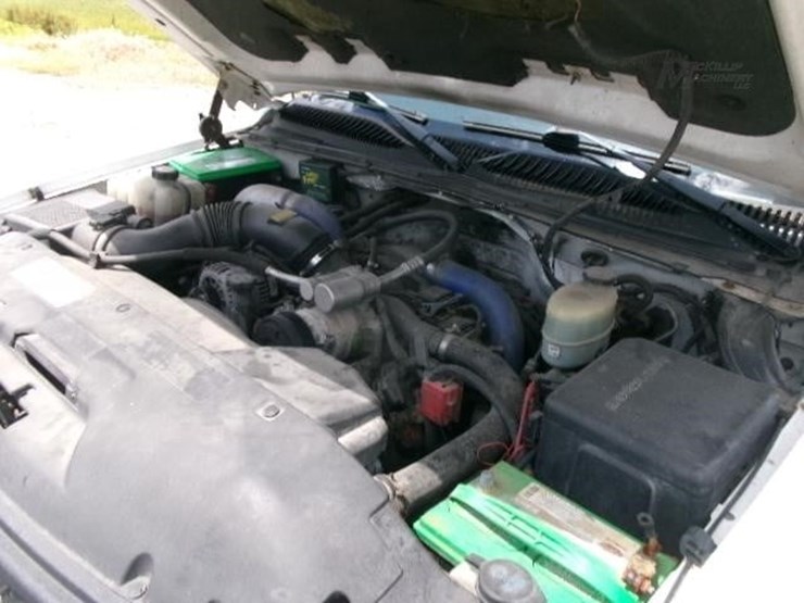 2001-chevrolet-silverado-3500-image-30