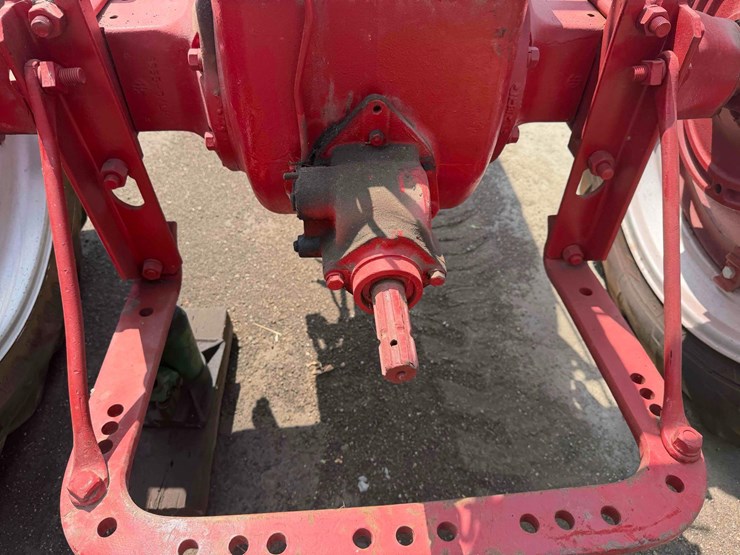 mccormick-farmall-h-tractor-image-23