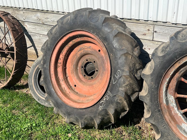 #9948-•-(2)-tires-with-steel-rims-image-4