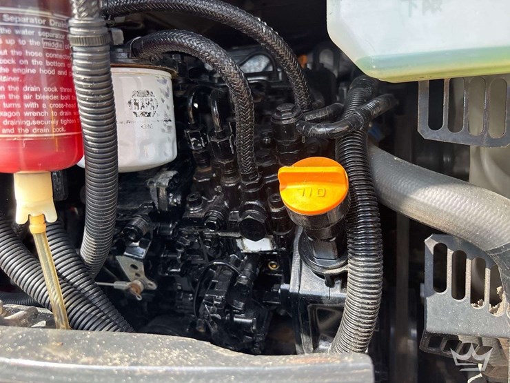 2012-yanmar-vio27-image-25