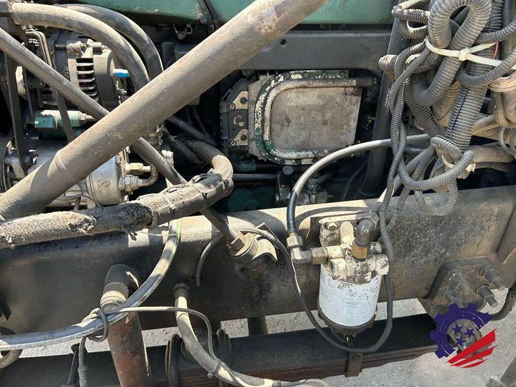 1999-volvo-truck-vnm84-tri-axle-dump-truck-image-35