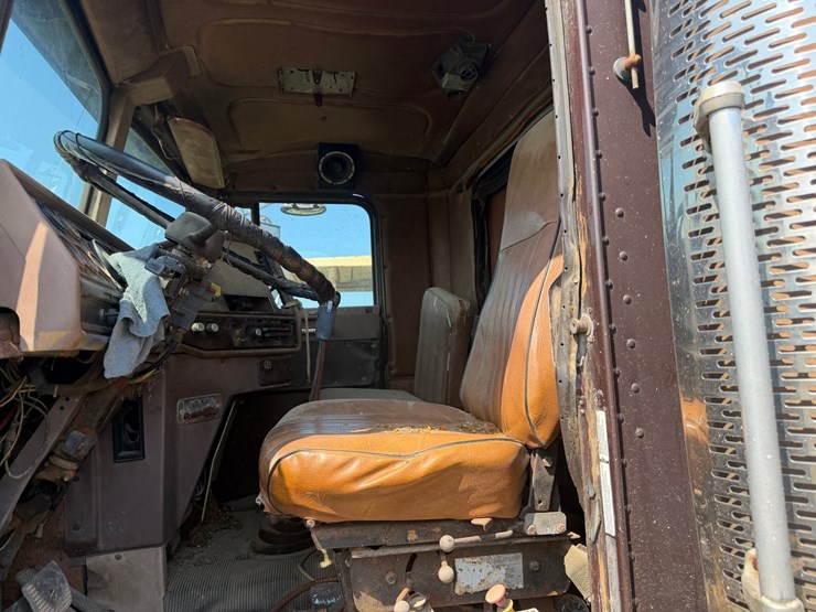 #52611-•-1985-freightliner-single-cab-t/a-fertilizer-truck-2fupysyb5fh254590-inv#52611-image-77