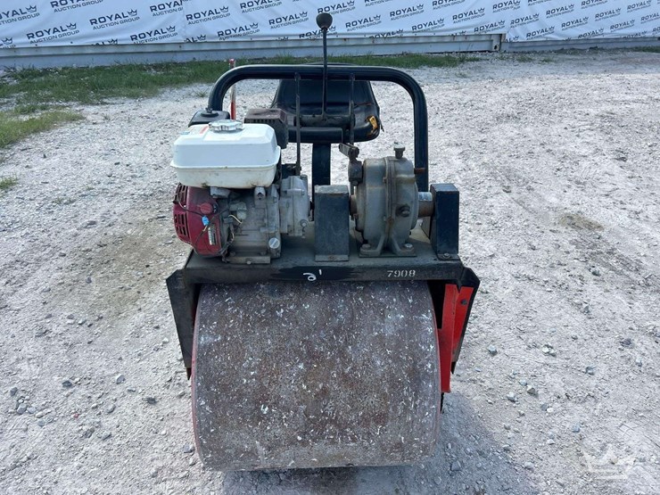brouwer-ride-on-mini-tandem-turf-roller-image-13