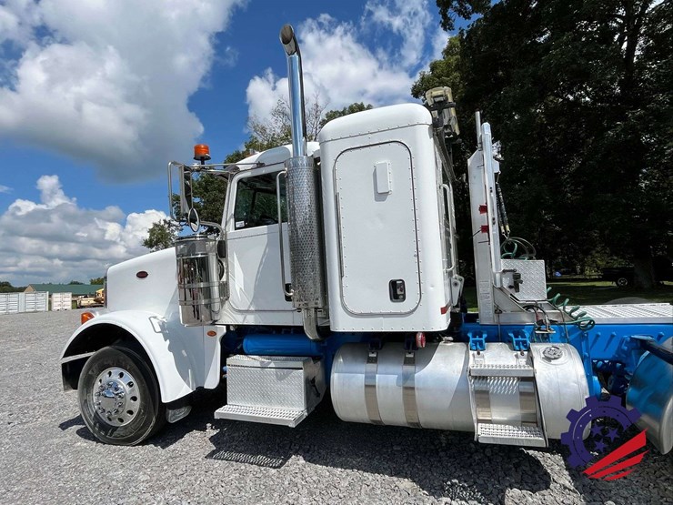 2013-peterbilt-367-image-19