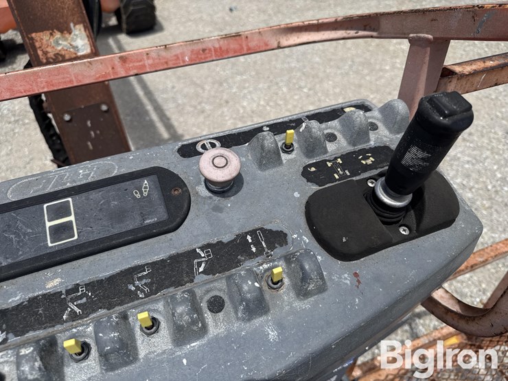 2000-jlg-800a-image-12
