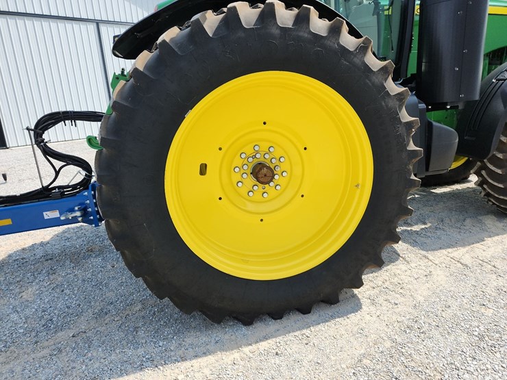2013-john-deere-8235r-image-22