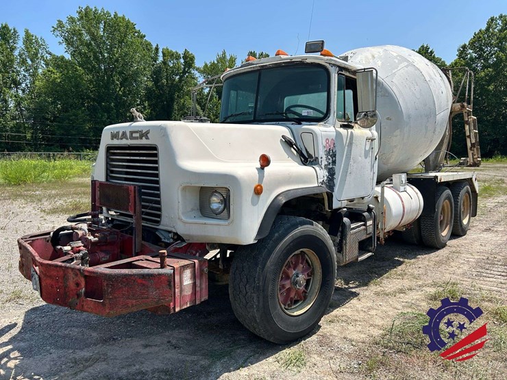 1992-mack-dm600gk-rear-discharge-concrete-mixer-truck-image-22