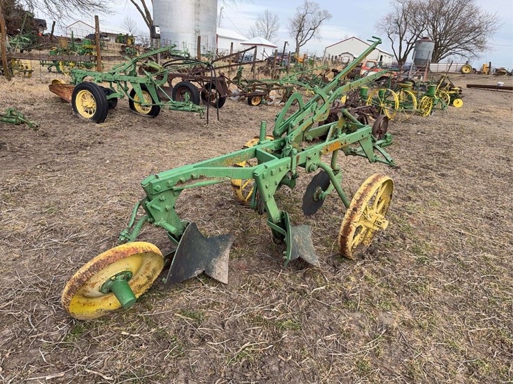 john-deere-pull-type-two-bottom-plow-image-5