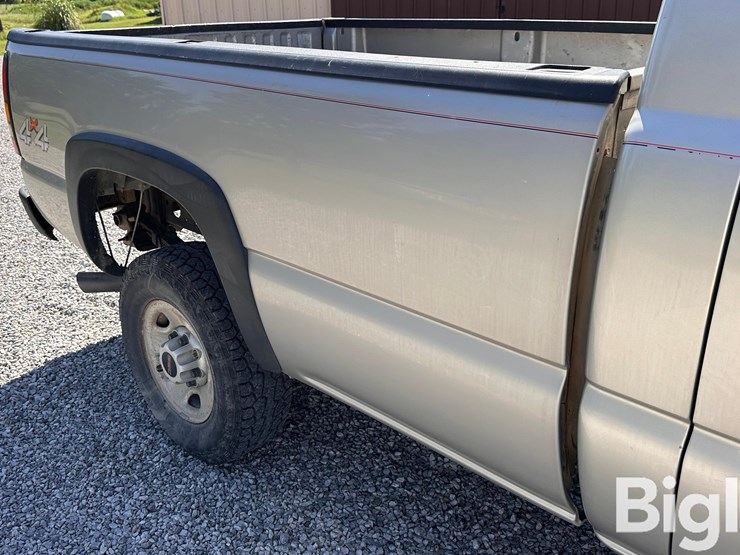 2004-gmc-sierra-2500-image-16