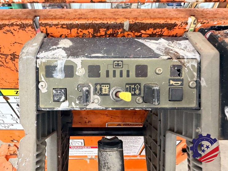 2017-jlg-2632es-image-35