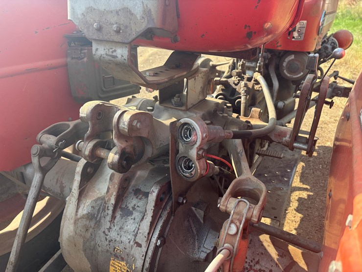massey-ferguson-135-image-7