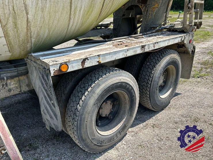 1997-mack-dm-concrete-mixer-truck-image-32
