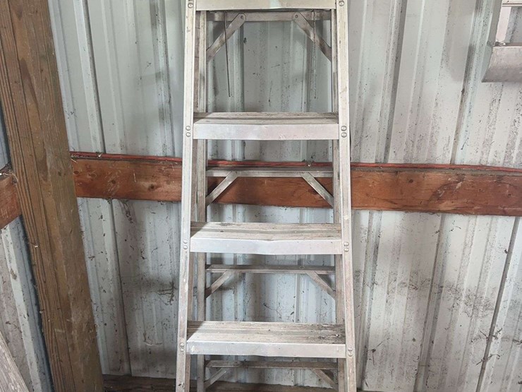keller-six-foot-aluminum-folding-step-ladder-with-paint-shelf-image-1