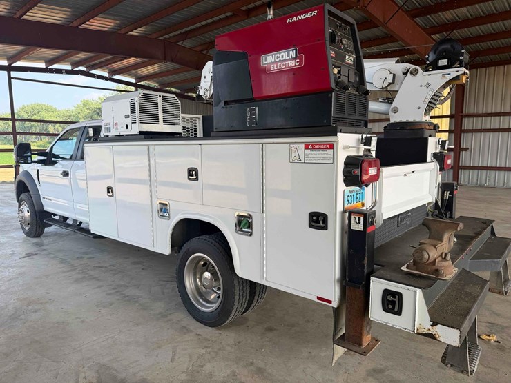 2017-ford-f550-super-duty-service-truck-image-4