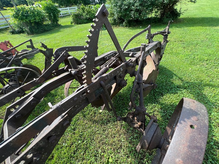 #9914-•-international-2-bottom-plow-image-6
