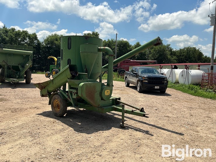 john-deere-400-image-3